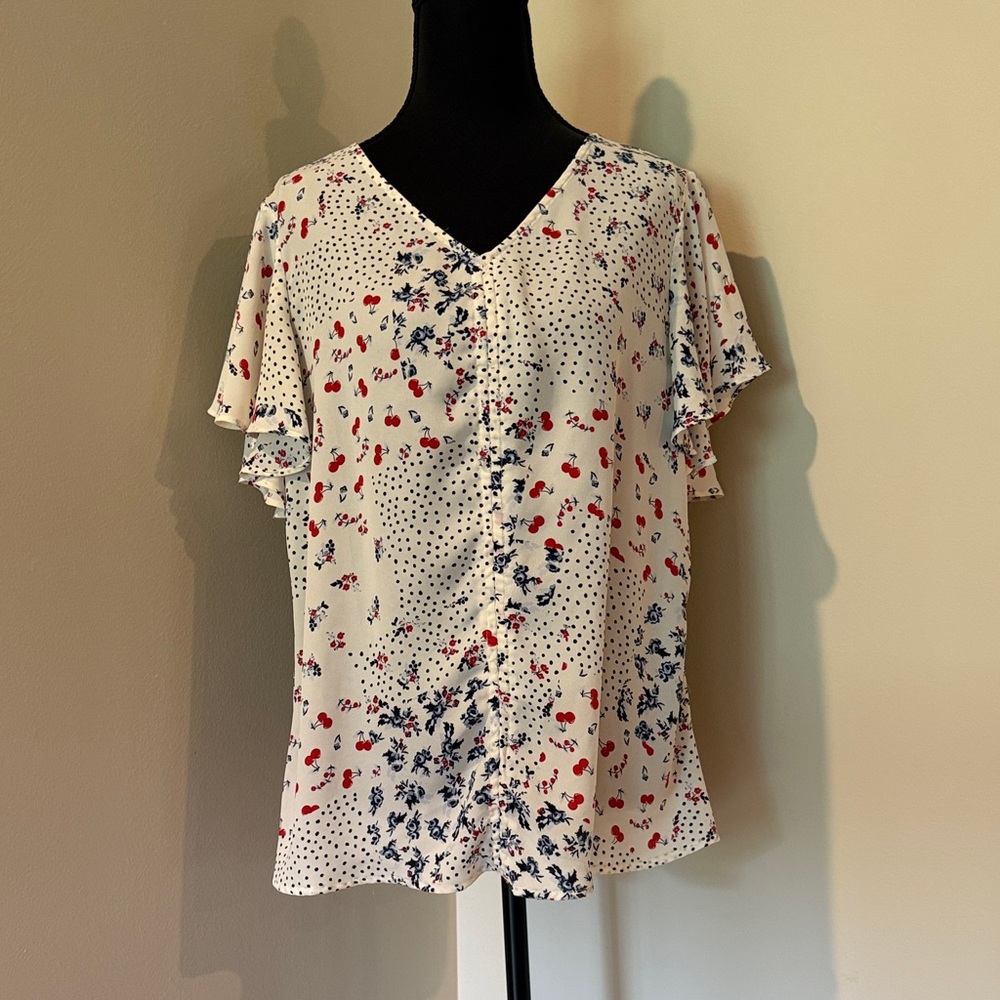 Cato Cream V-Neck Flutter Sleeve Blouse with Red & Navy Floral Print